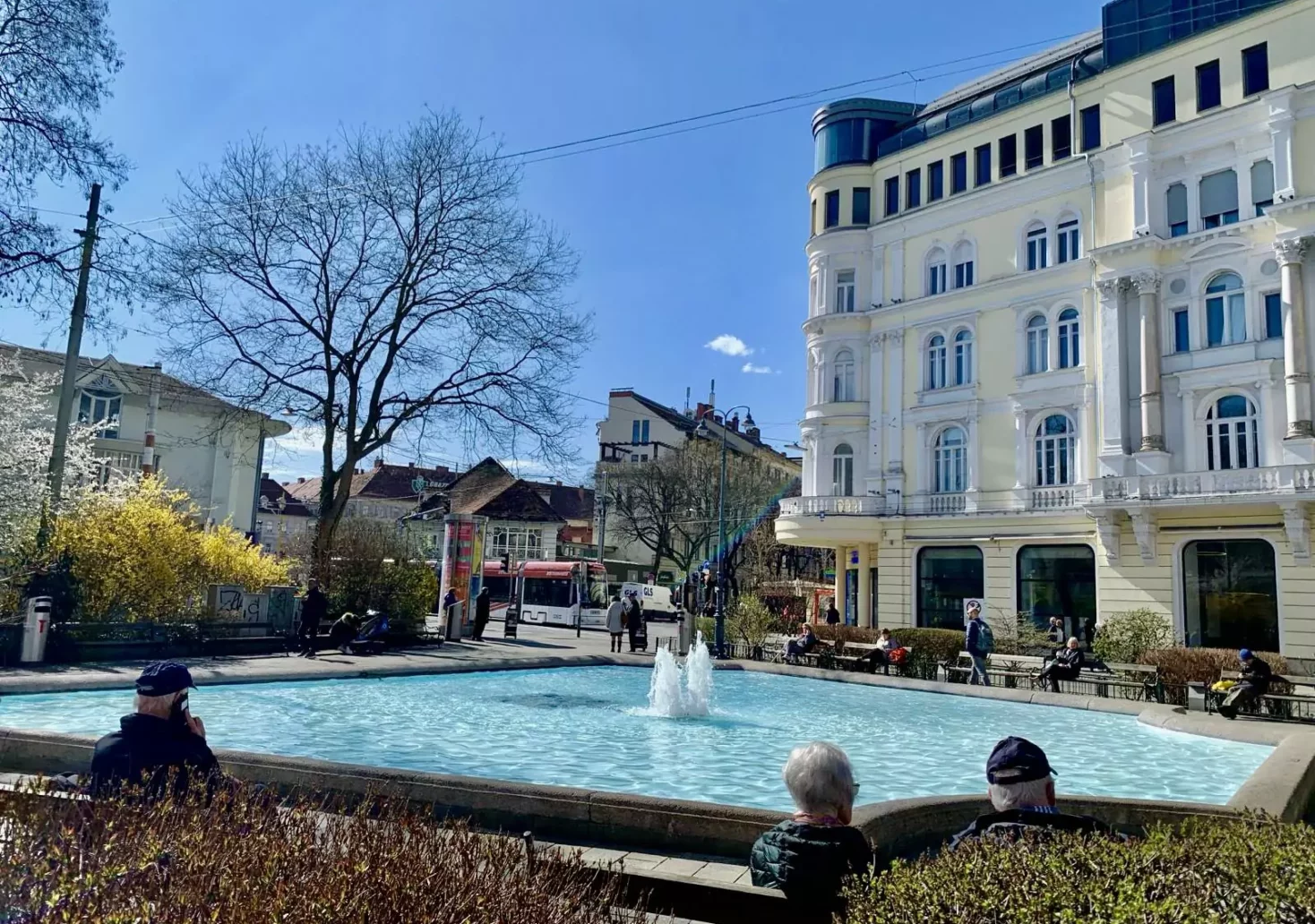 Bild auf 5min.at zeigt die Grazer Innenstadt. Zu sehen ist der Brunnen beim Eisernen Tor.