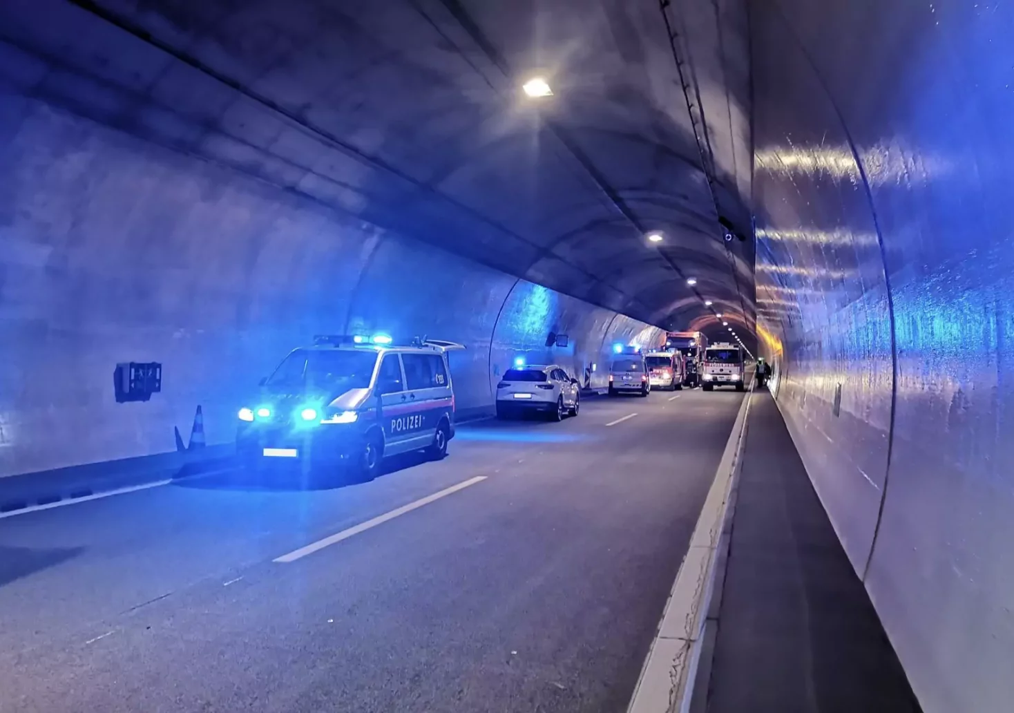 Foto auf 5min.at zeigt einen Unfall im Tunnel