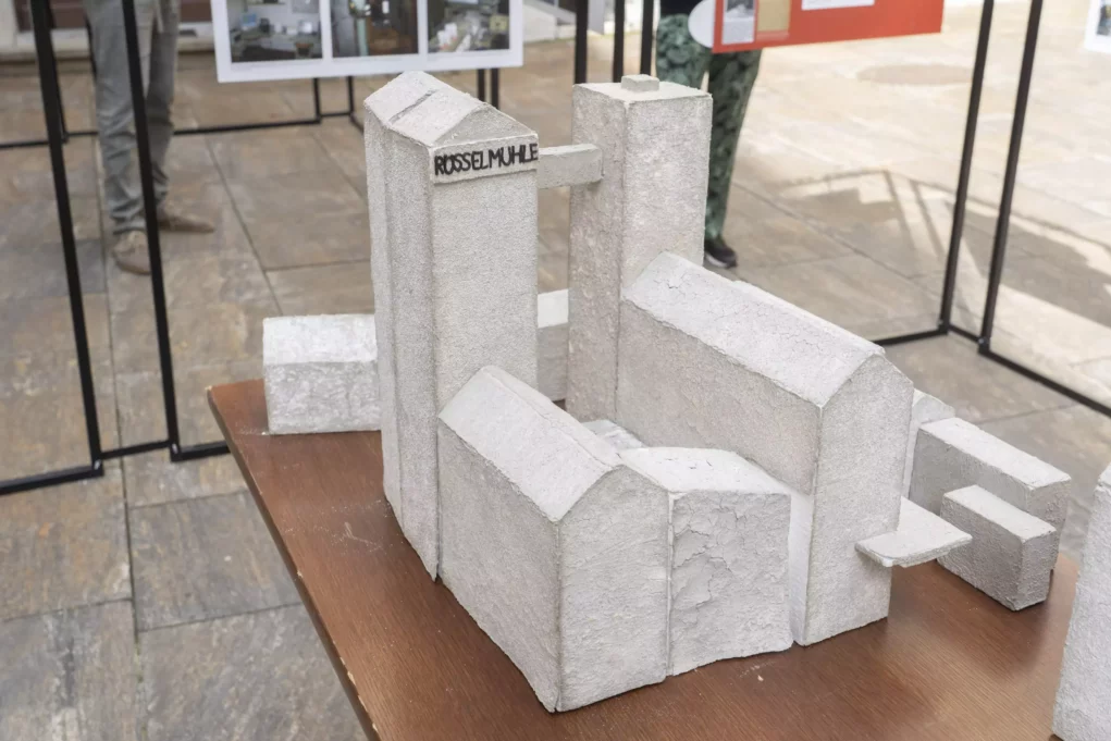 Bild auf 5min.at zeigt eine Skulptur der Rösselmühle in Graz.