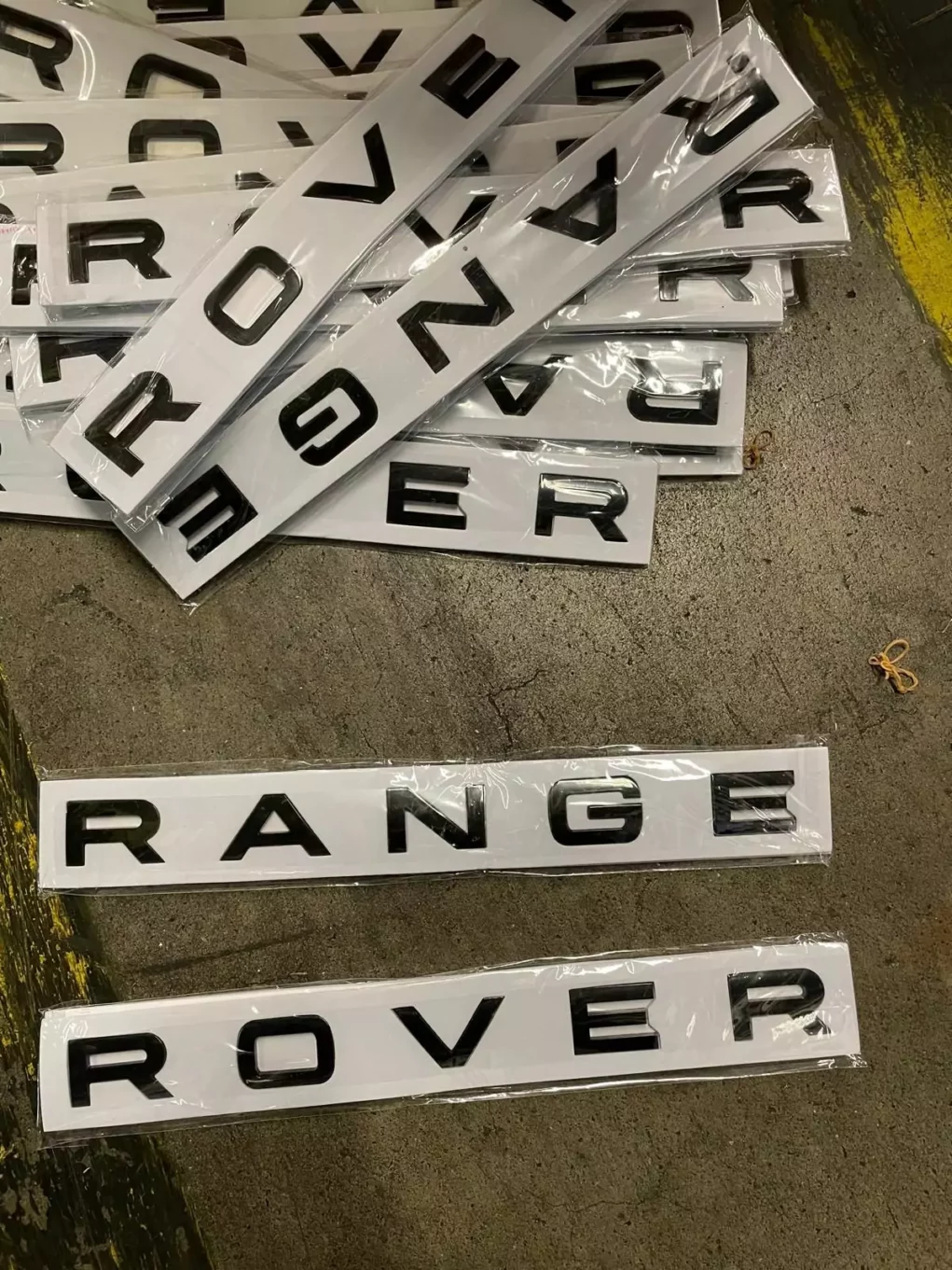 Bild auf 5min.at zeigt Sticker mit der Aufschrift "Range Rover".