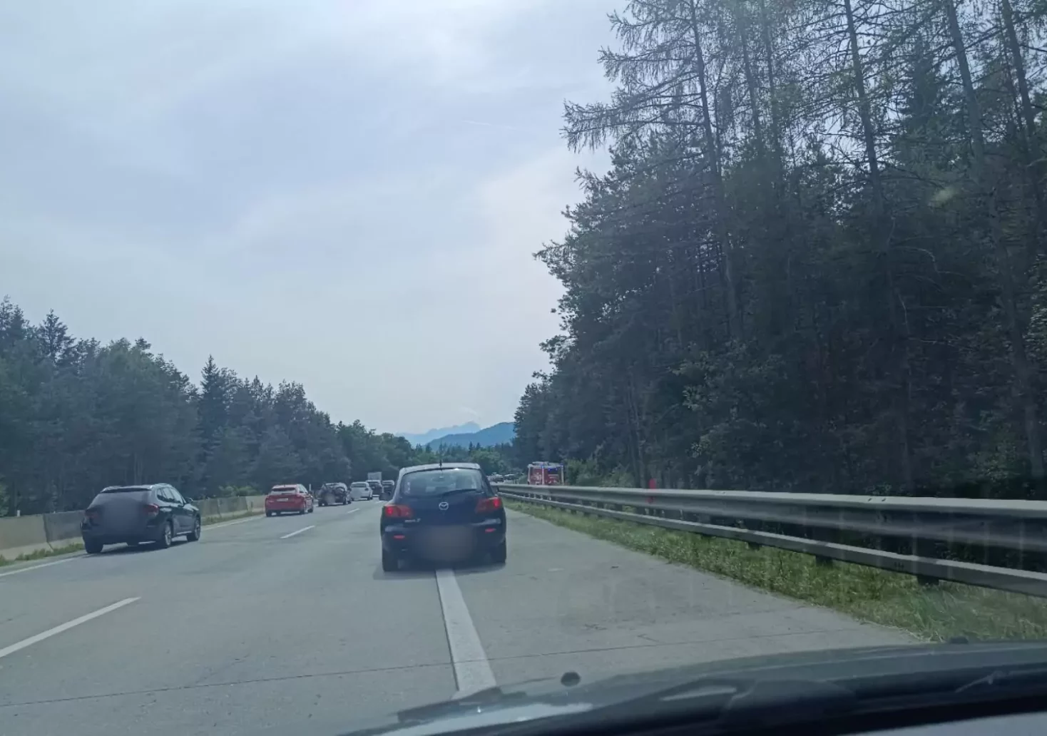 Bild auf 5min.at zeigt einen Stau auf der Autobahn in Pörtschach.